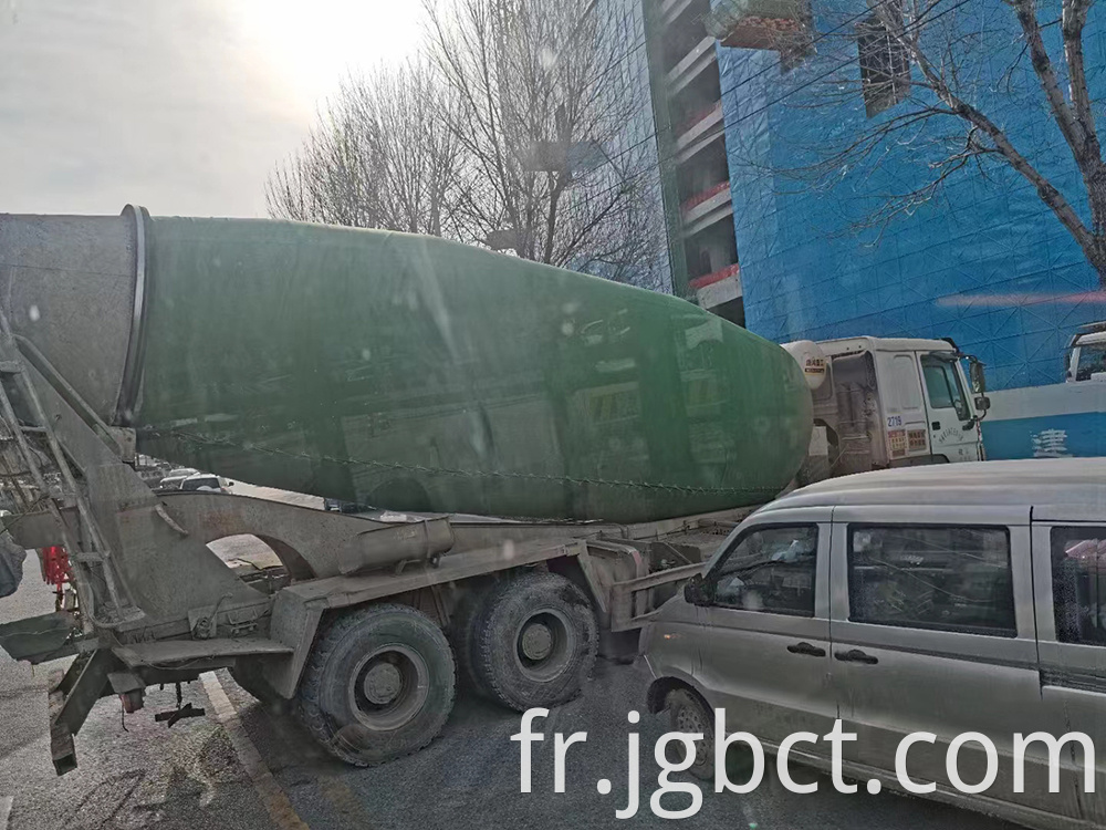 Cold and warm cement mixer truck tank coat